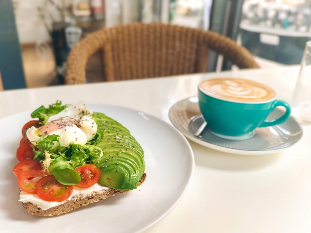 avocado toasts in madrid breakfast places