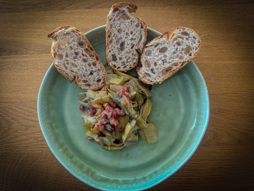 Artichokes with ham is one of the most popular artichoke tapas in Spain