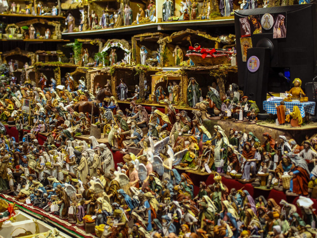 Elements of nativity scenes available at Malaga’s Christmas markets in 2025