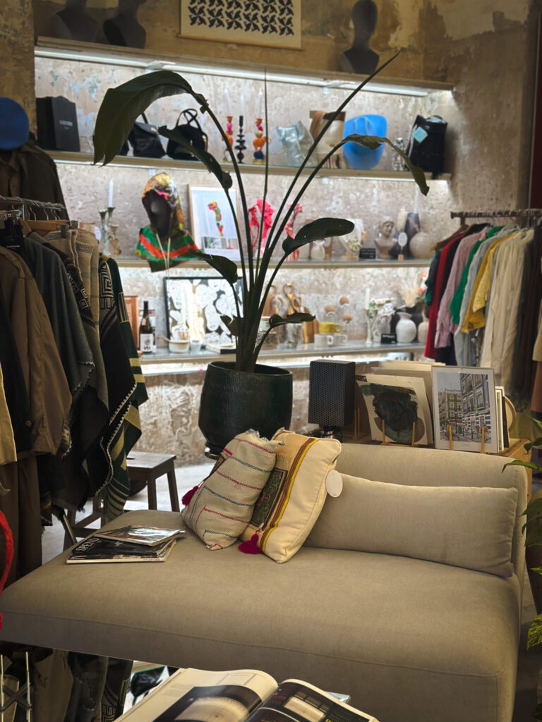 Vintage shopping in Valencia spain